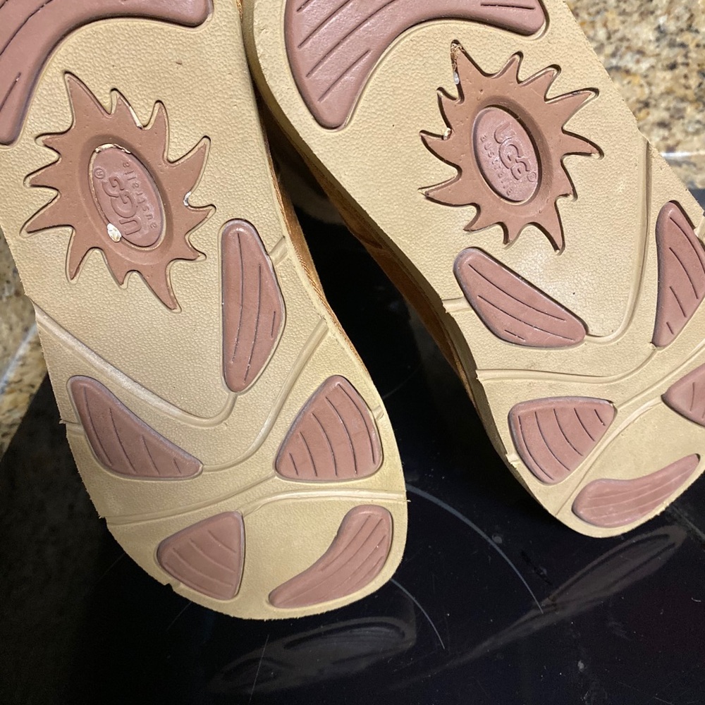 UGG boots - Picture 3 of 7